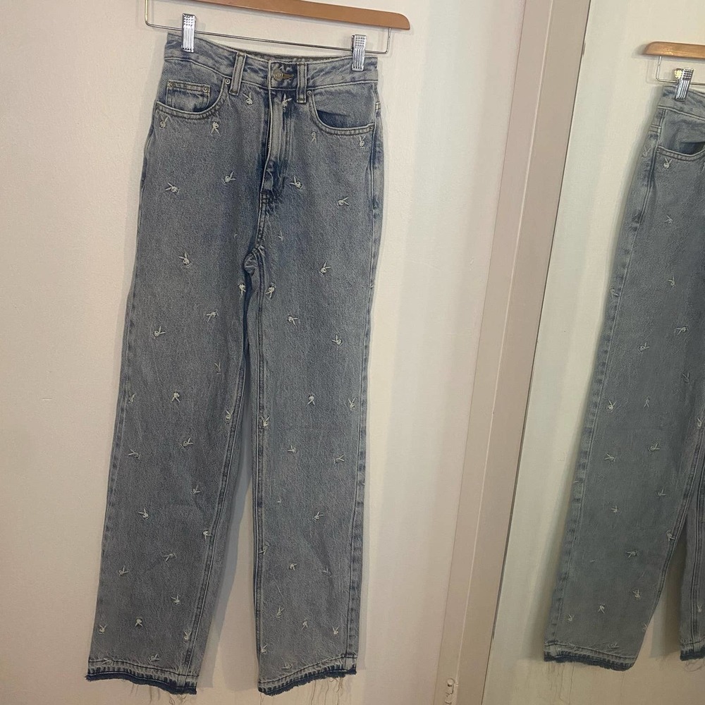 Women's size 26 Playboy x Pacsun Bunny Print 90s Boyfriend Jeans